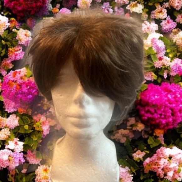 NEW Gnimegil Synthetic Wig Layered Brown Highlights Short Cute! - Picture 1 of 11